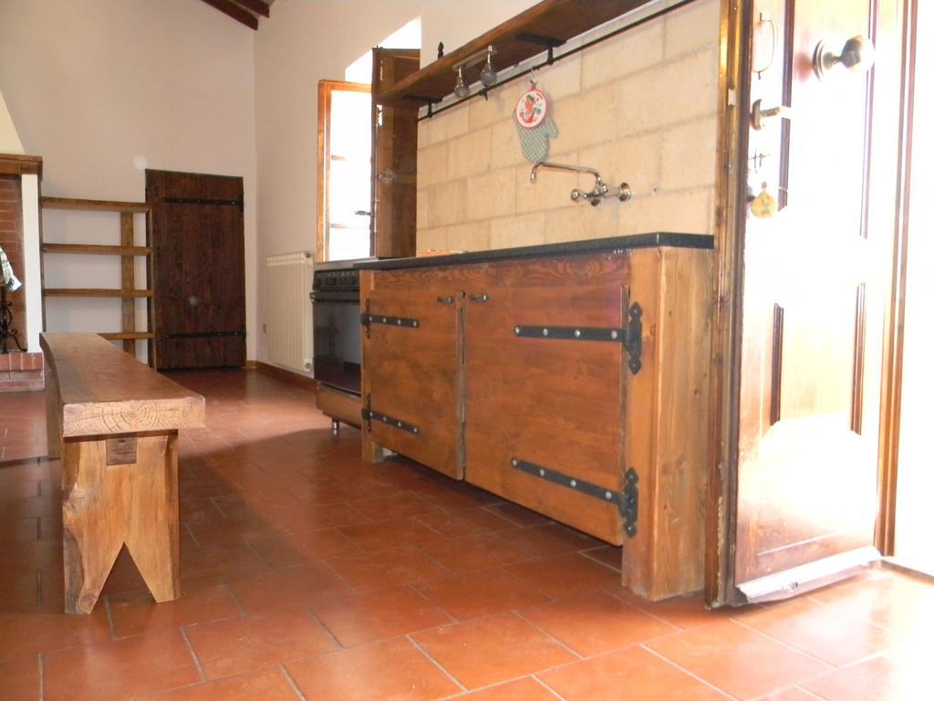 Вилла Agriturismo Podere La Selva Серре-ди-Раполано Экстерьер фото